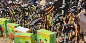 German Ambassador and Abu Jinapor hand over fire prevention and management logistics to fire volunteers