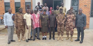 VISIT BY PRISON OFFICERS TO THE MUNICIPAL ASSEMBLY
